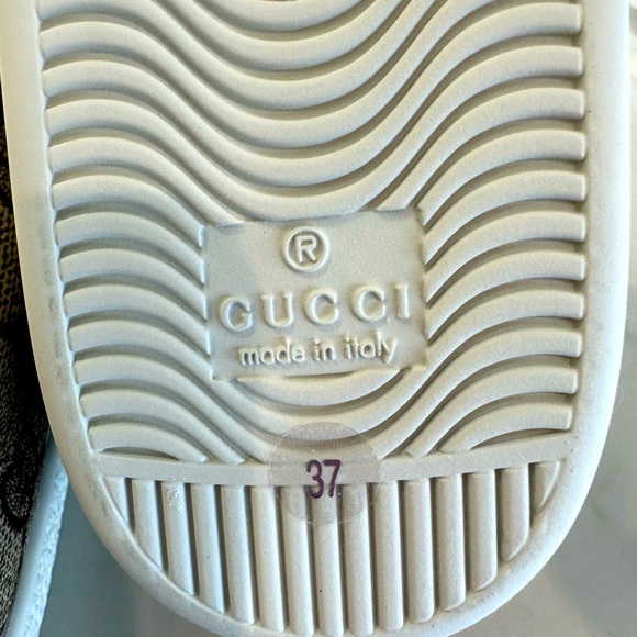 Gucci Ace GG Supreme Sneakers - Picture 5 of 9